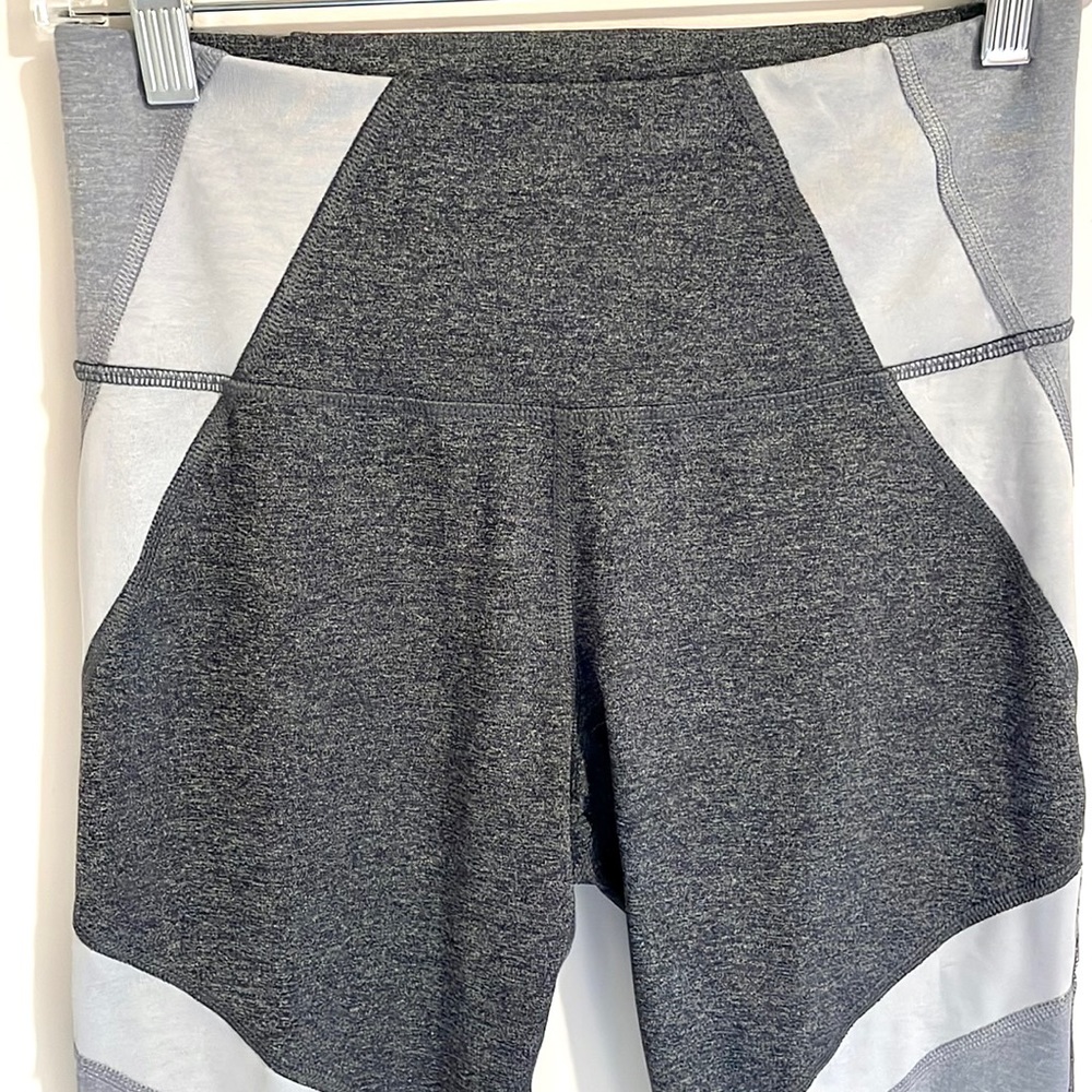 OLD NAVY - Active Go Dry Leggings - Picture 2 of 4